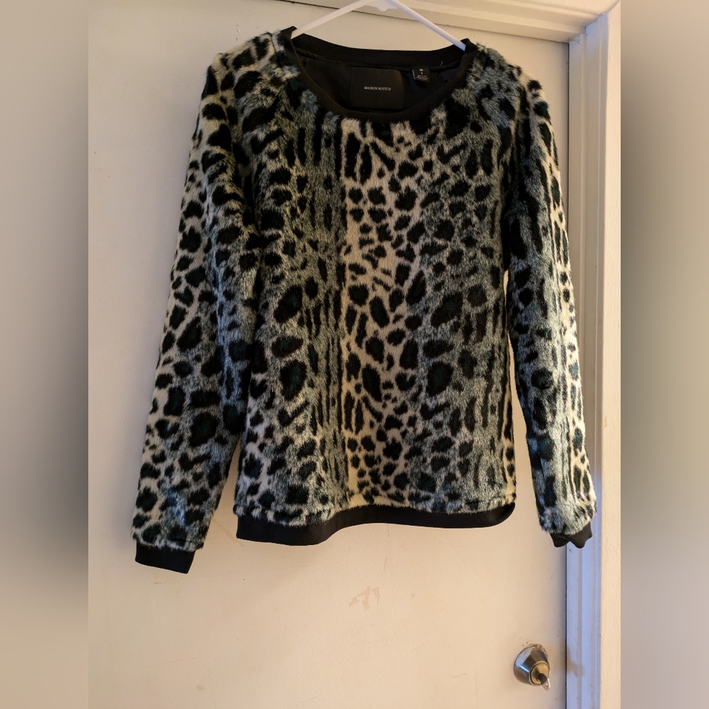 Scotch & Soda Women's Black and Cream Fuzzy Sweater. US 1